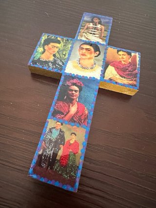 Cruz Decorativa Frida Kahlo