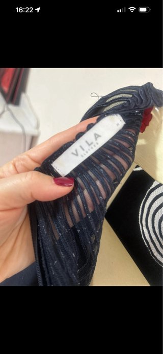 Vestido azul con detalle escote