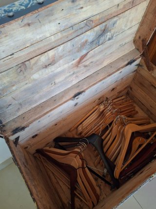 Baúl antiguo metal y madera