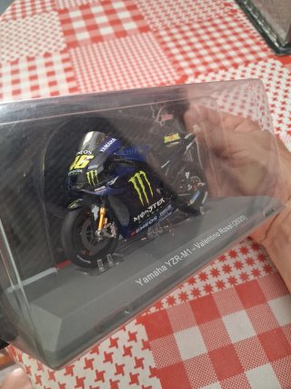 Maqueta Yamaha YZR-M1 Valentino Rossi 2020