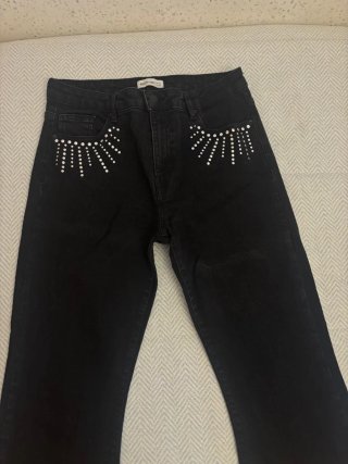 Pantalón negro Brownie con tachuelas
