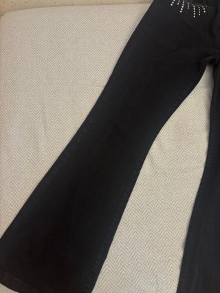 Pantalón negro Brownie con tachuelas