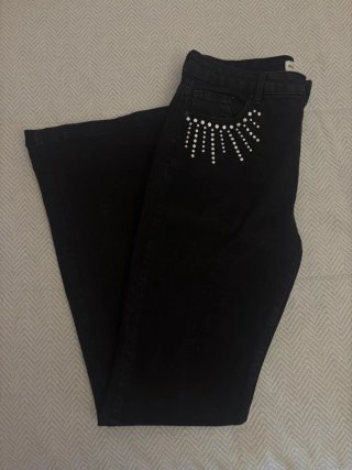 Pantalón negro Brownie con tachuelas