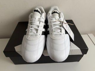 Zapatillas Adidas Blancas y Negras