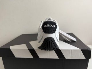 Zapatillas Adidas Blancas y Negras