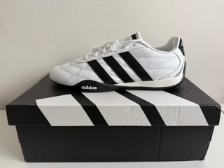Zapatillas Adidas Blancas y Negras