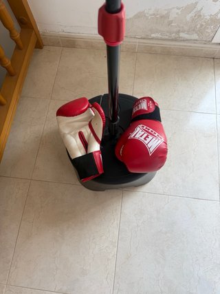 Saco de boxeo de pie + guantes