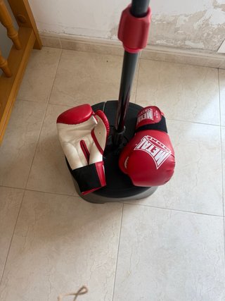 Saco de boxeo de pie + guantes
