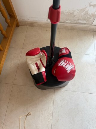 Saco de boxeo de pie + guantes