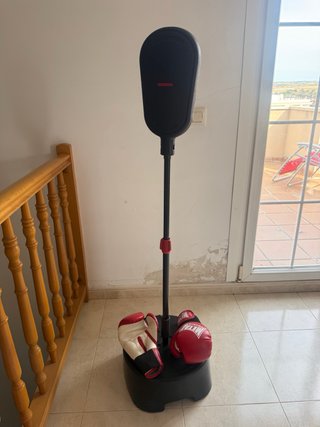 Saco de boxeo de pie + guantes
