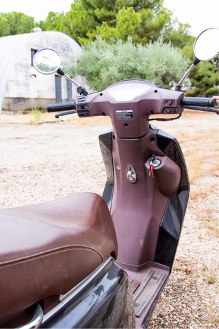 Moto Scooter Zahara Negra y Marrón