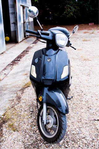 Moto Scooter Zahara Negra y Marrón