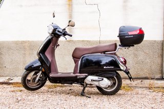 Moto Scooter Zahara Negra y Marrón