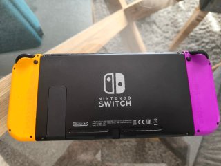 Nintendo Switch Morado y Amarillo