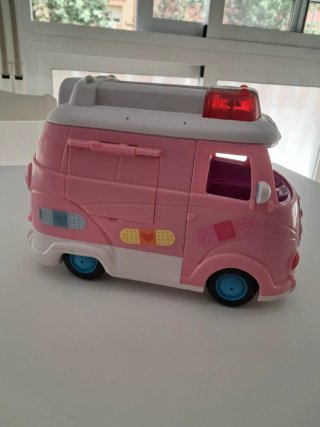 Ambulancia Pinypon con muñeca y accesorios