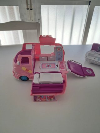 Ambulancia Pinypon con muñeca y accesorios