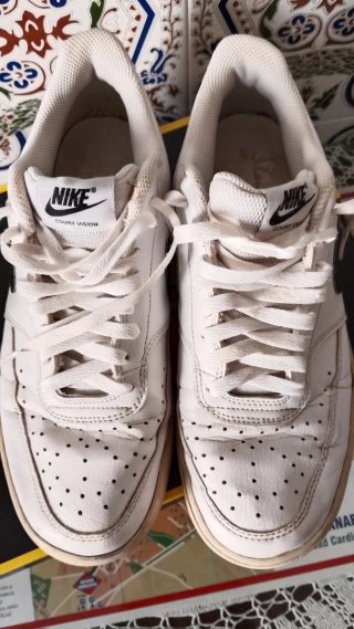 Lote Nike Blancas Talla 42.5 y 42 sandallia