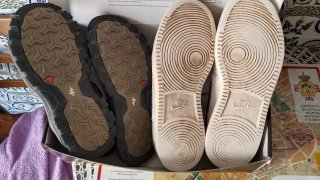 Lote Nike Blancas Talla 42.5 y 42 sandallia