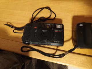 Videocamera Samsung Digital-cam VP-D80 e altre due fotocamere vintage