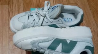 Zapatillas New Balance Blancas y Teales original