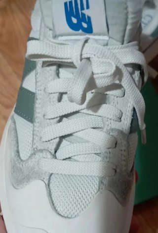 Zapatillas New Balance Blancas y Teales original