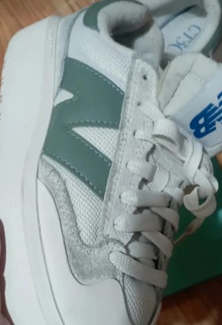 Zapatillas New Balance Blancas y Teales original