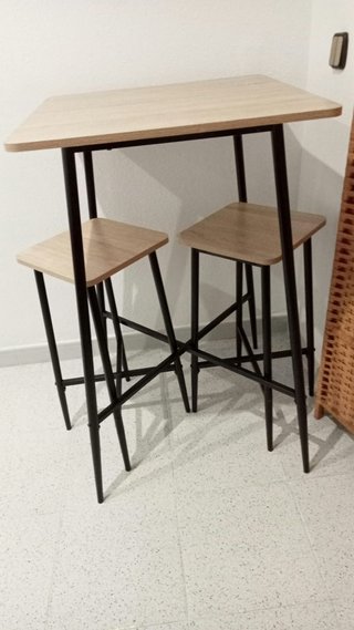 Mesa alta y 2 taburetes madera y metal