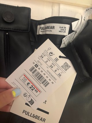Pantalones Piel Efecto Cuero Pull&Bear Talla 34