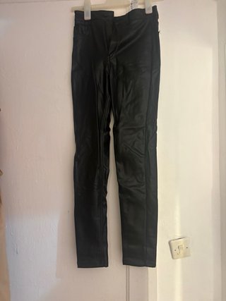 Pantalones Piel Efecto Cuero Pull&Bear Talla 34