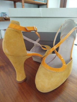 Zapatos tacón Ana Monsalve amarillos mujer