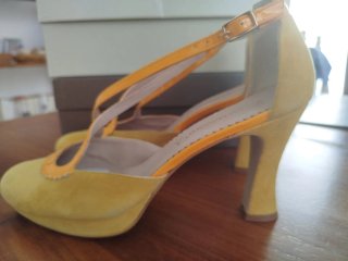 Zapatos tacón Ana Monsalve amarillos mujer