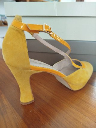 Zapatos tacón Ana Monsalve amarillos mujer