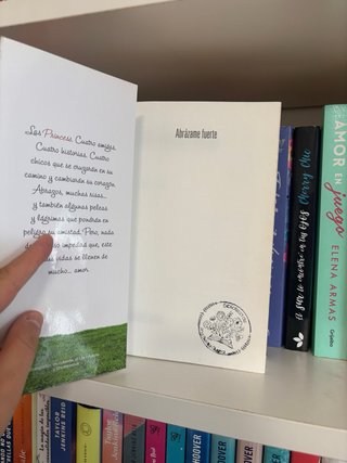 Abrázame fuerte