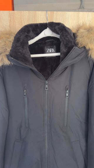 Abrigo Zara con capucha y pelo