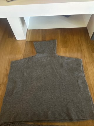 Poncho de lana cuello alto talla 10