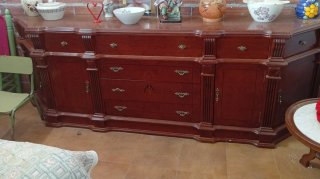 Mueble de madera oscuro quien esté interesad@s