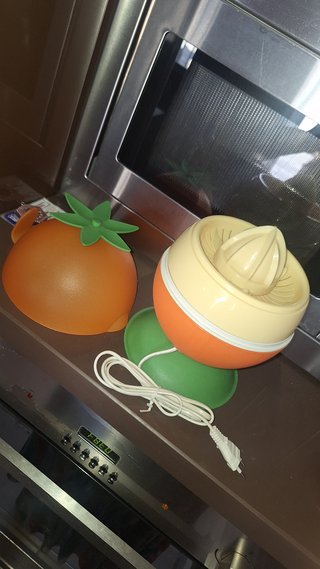 Exprimidor naranja sin usar