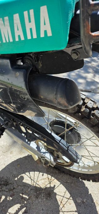 Yamaha DT 80 Enduro Moto Negra y Verde