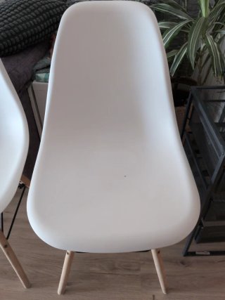 2 Sillas blancas diseño moderno
