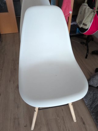 2 Sillas blancas diseño moderno