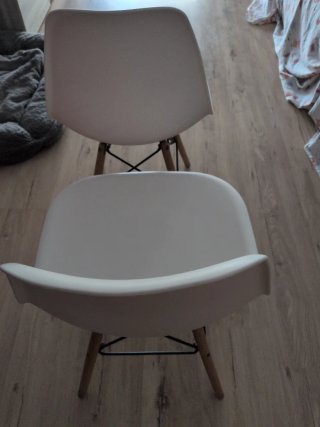 2 Sillas blancas diseño moderno