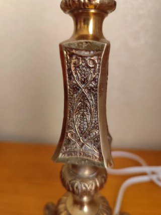 Pequeña lampara de mesa ‼️ SIN TULIPA DE Cristal