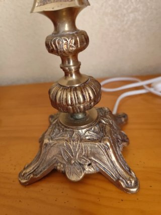 Pequeña lampara de mesa ‼️ SIN TULIPA DE Cristal
