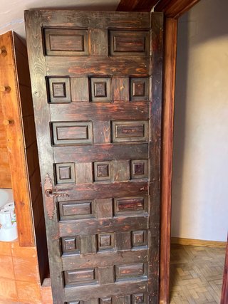 Tres puertas  de madera antiguas