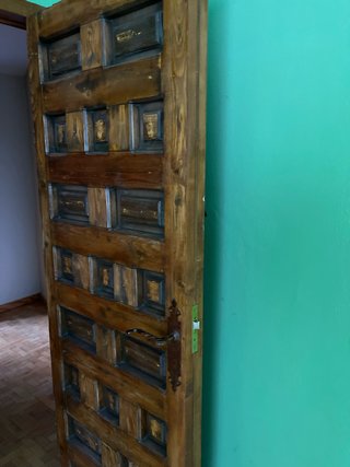 Tres puertas  de madera antiguas