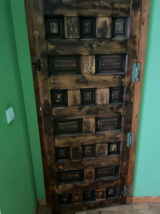 Tres puertas  de madera antiguas