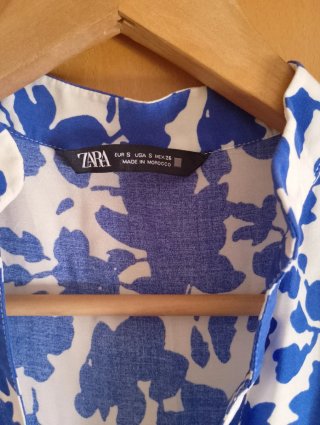 Vestido Zara floral azul y blanco