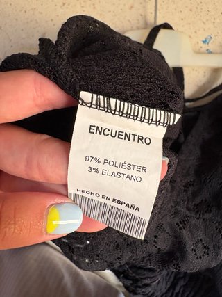 Blusa encaje volantes Encuentro negra
