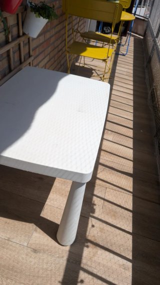 Mesa de centro exterior blanca