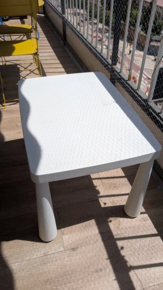Mesa de centro exterior blanca